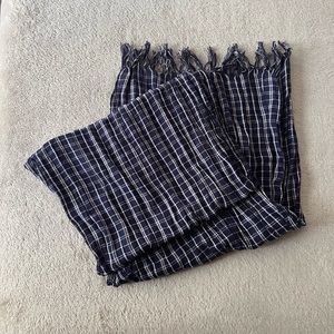 American Eagle scarf